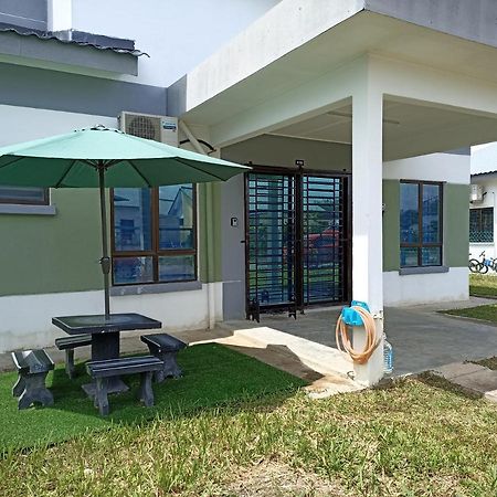 Aisya Homestay Bajet Karak Setia ภายนอก รูปภาพ
